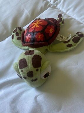 Vintage 2002 Disney Finding Nemo Squirt Plush Turtle Stuffed Toy